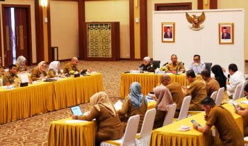 Pemerintah Provinsi Kepri mengelar rapat koordinasi pembentuk Roadmap peta jalan Pengendalian Inflasi Provinsi Kepulauan Riau diAula Wan Seri Beni Kantor Gubernur Kepulauan Riau, Pulau Dompak, Tanjungpinang, Selasa (23/01/2024). (Foto: Diskominfo Kepri)