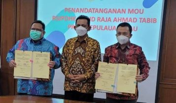 Penandatanagan MoU RSUD Raja Ahmad Thabib Tanjungpinang dengan RS lain dalam peningkatan layanana kesehatan Penandatanagan MoU RSUD Raja Ahmad Thabib Tanjungpinang dengan RS lain dalam peningkatan layanana kesehatan.