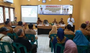 Penjabat (Pj) Wali Kota Tanjungpinang, Hasan saat memberikan kata sambutan di kelurahan Tanjung Ayun sakti. (Foto: Roland/Presmedia.id)