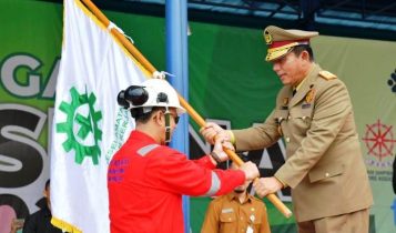 Peringatan Bulan K3 di Kepri Gubernur Ansar Ahmad memimpin apel peringatan Bulan K3 di halaman Gedung Daerah Tanjungpinang Peringatan Bulan K3 di Kepri, Gubernur Ansar Ahmad memimpin apel peringatan Bulan K3 di halaman Gedung Daerah, Tanjungpinang, Senin (29/01/2024).