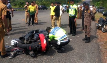 Anggota Lakalantas Satlantas Polresta Tanjungpinang saat turun ke TKP Anggota Lakalantas Satlantas Polresta Tanjungpinang saat turun ke TKP. (Foto: Roland/Presmedia.id)