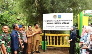 Bupati Bintan Roby Kurniawan, Wakil Bupati Bintan Ahdi Muqsith serta Ketua PKK dan Ketua GOW bersama Forkopimda Bintan Soft Launching Taman Satwa Kijang.