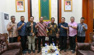 Gubernur provinsi Kepulauan Riau H.Ansar Ahmad menerima kunjungan GM PT PLN Persero Wilayah Riau Kepri (WRKR) yang baru Rulian Noviandi di Gedung Daerah, Tanjungpinang, Minggu (18/02/2023).