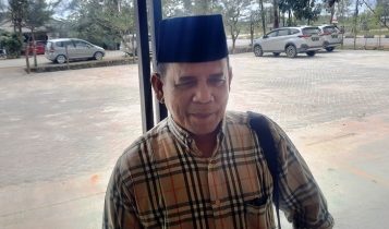 Komisioner KPU Tanjungpinang, Andri Yudi saat ditemui di Kecamatan Bukit Bestari. (Foto: Roland/Presmedia.id)