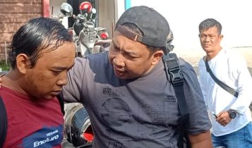 Pelaku curat (baju merah) ditangkap Unit Reskrim Polsek Bintan Timur di Kota Tanjungpinang. (Foto: Polsek Bintan Timur)