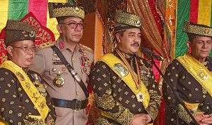Penganugerahan gelar kebesaran melayu pada Wakapolri ini, dilakukan pengurus LAM Kepri dan LAM Riau dalam acara majelis penuh khidmat penganugerahan gelar adat di Aula Wan Seri Beni, Dompak, Tanjungpinang,