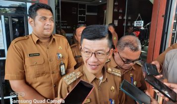 Pj Walikota Tanjungpinang Hasan saat di Temui di Kelurahan Tanjungpinang Kota Pj Walikota Tanjungpinang Hasan saat di Temui di Kelurahan Tanjungpinang Kota. (Foto: Roland/Presmedia.id)
