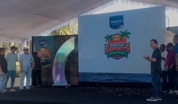Wakil Bupati Bintan Ahdi Muqsith saat membuka Bintan E Sports Championship di Plaza Lagoi Bay kawasan wisata Lagoi Bintan Wakil Bupati Bintan Ahdi Muqsith saat membuka Bintan E-Sports Championship di Plaza Lagoi Bay kawasan wisata Lagoi Bintan