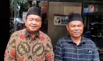Wakil Ketua Bidang OKK DPD I Partai Golkar Kepri Ade Angga didampingi Ketua DPD Parta Golkar Tanjungpinang Wakil Ketua Bidang OKK DPD I Partai Golkar Kepri, Ade Angga didampingi Ketua DPD Parta Golkar Tanjungpinang. (Foto: Roland/Presmedia.id)