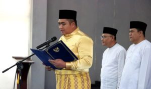 Bupati Bintan Roby Kurniawan melantik Pejabat Eselon III dan IV termasuk adik Mantan Bupati Bintan Apri Sujadi.
