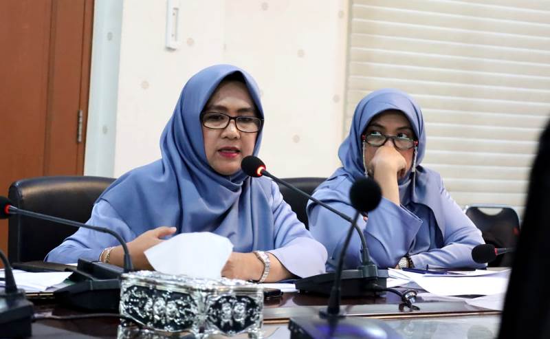 Direktur Utama Perumda BPR Bintan, Radhiah Razak membeberkan laba dan deviden dari BPR Bintan. (Foto: Diskominfo Bintan)