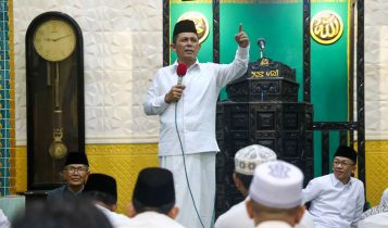 Gubernur Ansar Ahmad Ajak Jamaah Masjid Jannatul Mawa Istiqomah Beribadah puasa hinga akhir Ramadhan Gubernur Ansar Ahmad Ajak Jamaah Masjid Jannatul Ma'wa Istiqomah Beribadah puasa hinga akhir Ramadhan