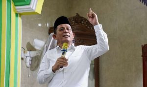 Gubernur Kepri Ansar Ahmad saat memberi Tausiyah Ramadhan di salah satu Masjid di Tanjungpinang. (Foto: Diskominfo Kepri) Gubernur Kepri Ansar Ahmad saat memberi Tausiyah Ramadhan di salah satu Masjid di Tanjungpinang. (Foto: Diskominfo Kepri)