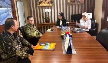 Gubernur Kepri H.Ansar Ahmad menemui Dirjen Cipta Karya didampingi Kepala Bidang Cipta Karya, Dinas PUPR Provinsi Kepri Sayed Wahidin di kantor Dirjen Cipta Karya jakarta Kamis (21/3/2024).