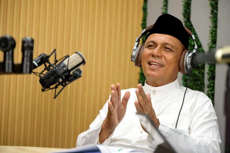 Gubernur Provinsi Kepri Ansar Ahmad saat mengikuti wawancara mengenai Zakat di Kepri Gubernur Provinsi Kepri Ansar Ahmad saat mengikuti wawancara mengenai Zakat di Kepri.