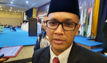 Ketua KPU Tanjungpinang M.Faizal menghentikan sementara ketua PPK Bukit Bestari karena keberadaanya tidak diketahui Ketua KPU Tanjungpinang M.Faizal menghentikan sementara ketua PPK Bukit Bestari karena keberadaanya tidak diketahui
