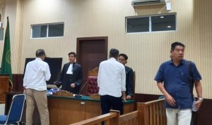 Kuasa hukum terdakwa Siswanto, Edy Rustandi usai melaksanakan sidang pembacaan pledoi yang meminta kliennya dibebaskan dari tuntutan Jaksa karena tidak terbukti korupsi, PN Tipikor Tanjungpinang. (Foto: Roland/Presmedia.id)Â Â 