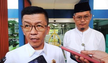Penjabat Wali Kota Tanjungpinang Hasan didampingi Sekda Tanjungpinang Penjabat Wali Kota Tanjungpinang, Hasan didampingi Sekda Tanjungpinang. (Foto: Roland/Presmedia.id)