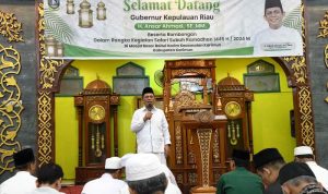 Puasa Ramadhan hari ke-9, Gubernur Kepulauan Riau H.Ansar Ahmad melakukan safari subuh di Masjid Baitul Karim Tanjung Balai Karimun, Rabu (20/3/2024).