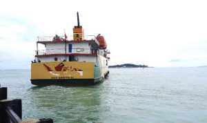 Salah satu kapal Pelni yang beroperasi di Pelabuhan SBP Tanjungpinang. (Foto: Roland/Presmedia.id)