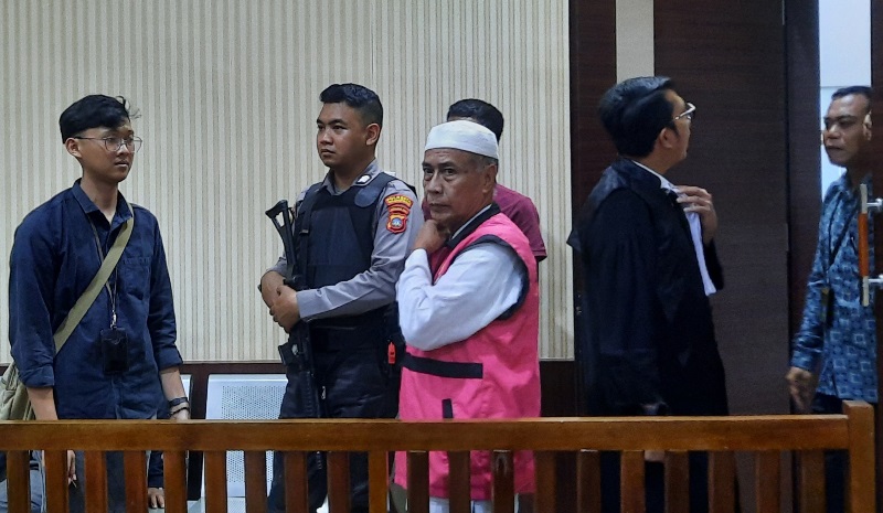 Terdakwa M.Nazar Talibek saat memasuki ruangan sidang PN Tanjungpinang (Foto:Roland/Presmedia.id)