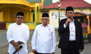 Wakil Presiden RI Ma'ruf Amin selaku Ketua Harian Komite Nasional Ekonomi Keuangan Syariah (KNEKS) Berama Gubernur Kepri Ansar Ahmad dalam kunjungannya ke Tanjungpiang provinsi Kepri beberapa waktu lalu. (Foto: Dok-Diskominfo Kepri)
