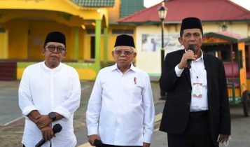 Wakil Presiden RI Ma'ruf Amin selaku Ketua Harian Komite Nasional Ekonomi Keuangan Syariah (KNEKS) Berama Gubernur Kepri Ansar Ahmad dalam kunjungannya ke Tanjungpiang provinsi Kepri beberapa waktu lalu. (Foto: Dok-Diskominfo Kepri)