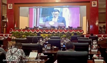 Anggota Deputi V BPK RI Dr. Ir. H. Ahmadi Noor Supit saat menyampaikan amanah dan menyatakan perolehan Opini WTP atas LKPD APBD 2023 Provinsi Kepri pada Rapat Paripurna DPRD Kepri Anggota Deputi V BPK-RI Dr. Ir. H. Ahmadi Noor Supit saat menyampaikan amanah dan menyatakan perolehan Opini WTP atas LKPD-APBD 2023 Provinsi Kepri pada Rapat Paripurna DPRD Kepri di gedung wan Seri Bening aula kantor Gubernur Kepri Senin (29/4/2024).