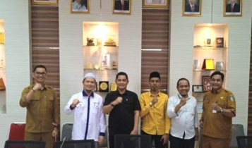 Badan Kesatuan Bangsa dan Politik Kesbangpol provinsi Kepulauan Riau usai menyerahkan bantuan dana hibah APBD 2024 ke sejumlah ormas dan lembaga di Provinsi Kepri Badan Kesatuan Bangsa dan Politik (Kesbangpol) provinsi Kepulauan Riau, usai menyerahkan bantuan dana hibah APBD 2024 ke sejumlah ormas dan lembaga di Provinsi Kepri.