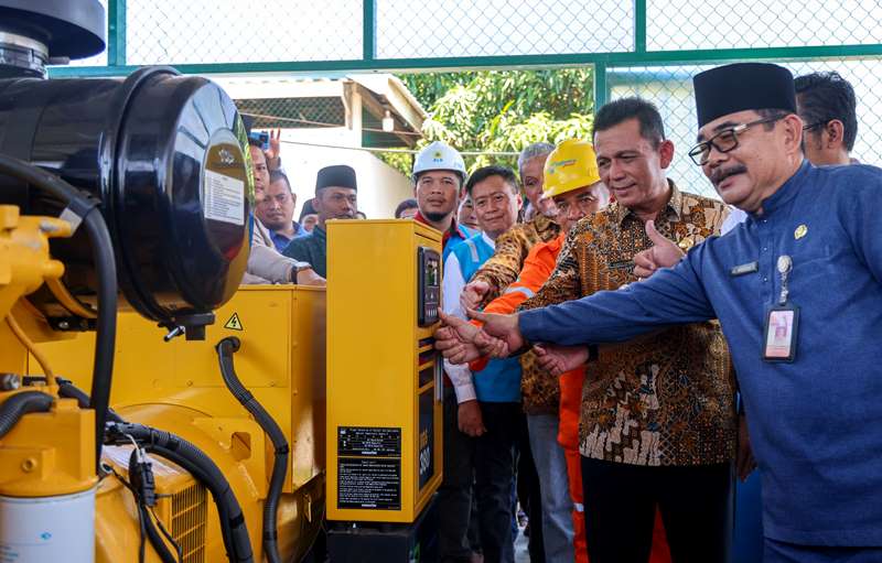 Gubernur Kepulauan Riau H.Ansar Ahmad meresmikan penyalaan 24 jam Sistem Kelistrikan PT.PLN Persero di Sub ULP Karas Kelurahan Karas Kecamatan Galang Kota Batam Gubernur Kepulauan Riau H.Ansar Ahmad meresmikan penyalaan 24 jam Sistem Kelistrikan PT.PLN (Persero) di Sub ULP Karas, Kelurahan Karas, Kecamatan Galang, Kota Batam, Rabu (3/4/2024).