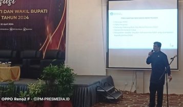Kabid Poldagri dan Ormas Bakesbangpol Bintan, Irwan Lapi menjelaskan dukungan dan peran Pemkab Bintan mendukung suksesnya Pilkada Bintan 2024. (Foto: Hasura/Presmedia.id)