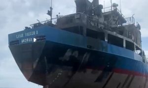 Kapal MV Layar Anggun 8 terbakar di Perairan Berakit Kecamatan Teluk Sebong. (Foto: PPLP Tanjung Uban)