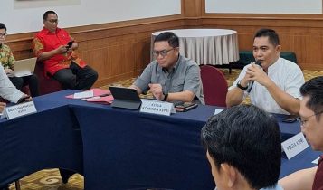 Kepala badan Kesbangpol Kepri Raja Heri mukhrizal dan Kominda Kepri saat memberi laporan pada rapat terbatas antisipasi Sitkamtibmas Jelang Lebaran 2024 di Kepri.