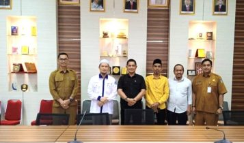 Kesbangpol Kepri Serahkan Dana Hibah APBD 2024 ke sejumlah Ormas dan Lembaga Keagamaan di Kepri.