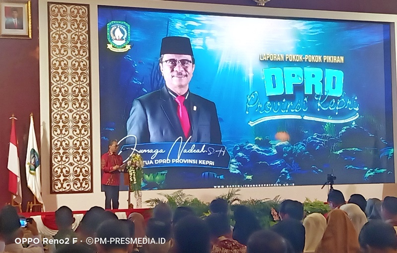 Ketua DPRD Kepri Jumaga Nadeak, saat menyampaikan Pokok Pikiran DPRD dalam Perencanaan Pembangunan Daerah di Musrenbang Provinsi Kepri 2025. (Foto: Presmedia.id)
