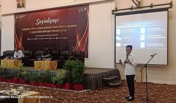 Ketua Divisi Sosialisasi Pendidikan Pemilih Partisipasi Masyarakat dan SDM KPU Bintan Helianto mensosialisasikan tahapan Pilkada Bintan 2024 Ketua Divisi Sosialisasi, Pendidikan Pemilih, Partisipasi Masyarakat dan SDM KPU Bintan Helianto mensosialisasikan tahapan Pilkada Bintan 2024. (Foto: Hasura/Presmedia.id)
