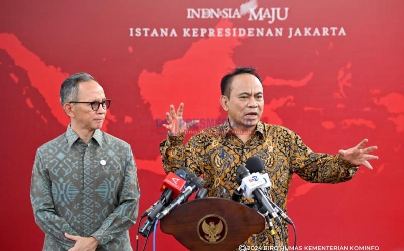 Menteri Komunikasi dan Informatika (Menkominfo) Budi Arie Setiadi saat menyampaikan keterangan Pers usai mengikuti Rapat dengan Presiden tentang pembentukan Judi Online di Indonesia. (Foto: Menkominfo)