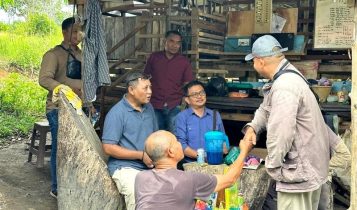 Niko saat menyapa masyarakat di Bintan (Niko).