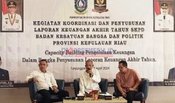 Pemateri diskusi kegiatan Rakor penyusunan laporan keuangan akhir SKPD Kesbangpol Kepri Tahun Anggaran 2024 e1713532660145 Pemateri diskusi kegiatan Rakor penyusunan laporan keuangan akhir SKPD Kesbangpol Kepri Tahun Anggaran 2024.