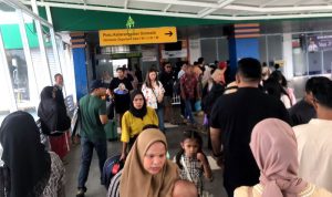 Penumpang Tujuan Batam padati Pelabuhan SBP Tanjungpinang. (Foto: Roland/Presmedia.id)