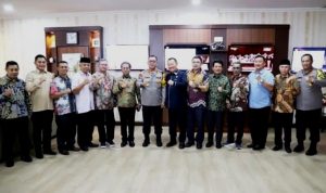 Tim Pansus DPRD Kepri didampingi Bakesbangpol Kepri melakukan pertemuan dengan jajaran Polda Kepri membahas dan meminta masukan Ranperda FP4GNPN DPRD di Mapolda Kepri.
