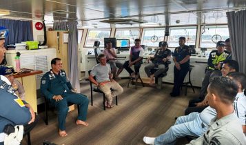 ABK Kapal Napoleon yang berhasil ditemukan saat terombang ambing di TSS Selatan Singapura ABK Kapal Napoleon yang berhasil ditemukan saat terombang-ambing di TSS Selatan Singapura.