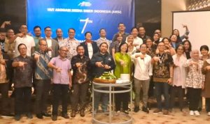 Asosiasi Media Siber Indonesia (AMSI) menggelar acara peringatan tujuh tahun berdirinya dengan pemotongan tumpeng bersama anggota, pengurus dan seluruh pemangku kepentingan, di Hotel Aone, Jakarta, Selasa (30/4/2024). (Foto: Tim Komunikasi AMSI)