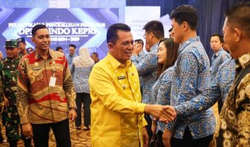 Gubernur Ansar saat menghadiri pelantikan Pengurus Dewan Pimpinan Provinsi Asosiasi Pengusaha Indonesia DPP Apindo Kepulauan Riau Periode 2024 2029 di Ballroom Swiss bel Hotel Harbour Bay Batam Gubernur Ansar saat menghadiri pelantikan Pengurus Dewan Pimpinan Provinsi Asosiasi Pengusaha Indonesia (DPP Apindo) Kepulauan Riau Periode 2024-2029 di Ballroom Swiss - bel Hotel Harbour Bay, Batam, Kamis, (02/05/2024).