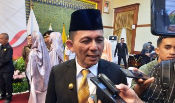Gubernur Kepulauan Riau Ansar Ahmad saat ditemui di Gedung Daerah Gubernur Kepulauan Riau, Ansar Ahmad saat ditemui di Gedung Daerah. (Foto: Roland/Presmedia.id)
