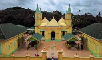 Masjid Raya Sultan Riau Pulau Penyengat Foto Dinas Pariwisata kota Tanjungpinang Masjid Raya Sultan Riau Pulau Penyengat kota Tanjungpinang Provinsi Kepri. (Foto: Dinas Pariwisata kota Tanjungpinang)
