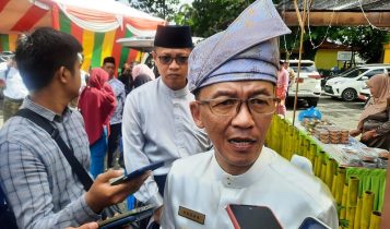 Pj.Walikota Tanjungpinang Hasan saat ditemui usai apel Peringatan Hardiknas di Lapangan Pamedan Pj.Walikota Tanjungpinang, Hasan saat ditemui usai apel Peringatan Hardiknas di Lapangan Pamedan. (Foto: Roland/Presmedia.id)