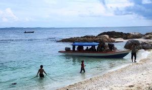 Salah satu kawasan Wisata Pantai di Pulau Penyusuk Kecamatan Gunung Bintan kabupaten Bintan. (Foto: Hasura/Presmedia.id)