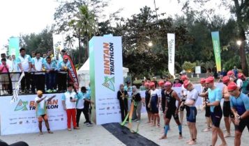 Bupati Bintan Roby Kurniawan melepaskan peserta Bintan Triathlon 2024 Kategori Enduro di kawasan Lagoi Bay Bintan Sabtu dan Minggu 1 2 Juni 2024 Bupati Bintan Roby Kurniawan melepaskan peserta Bintan Triathlon 2024 Kategori Enduro di kawasan Lagoi Bay Bintan Sabtu dan Minggu 1-2 Juni 2024.