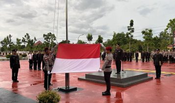 Diguyur hujan upacara Hari Lahir Pancasila 1 Juni 2024 di Polres Bintan tetap dilaksanakan di Lapangan Bhayangkara Polres Bintan Diguyur hujan, upacara Hari Lahir Pancasila 1 Juni 2024 di Polres Bintan tetap dilaksanakan di Lapangan Bhayangkara Polres Bintan, Sabtu (1/6/2024).